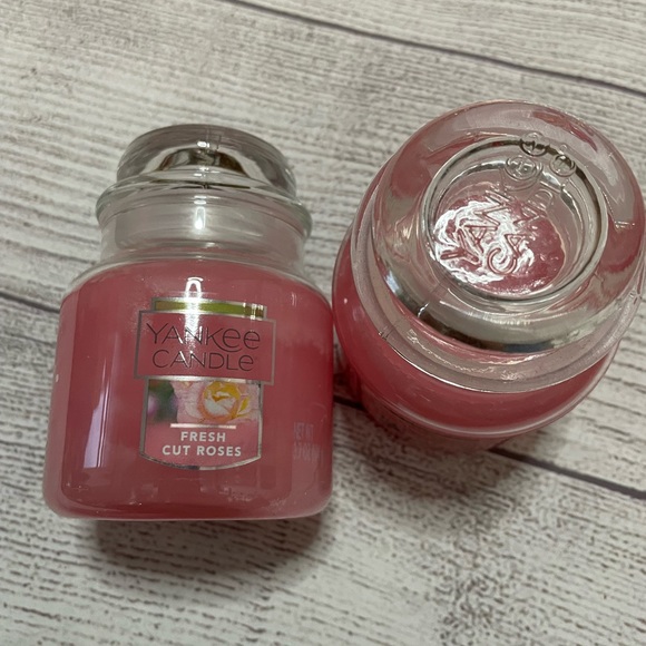 Yankee Candle Fresh Cut Roses Small Jar Set
